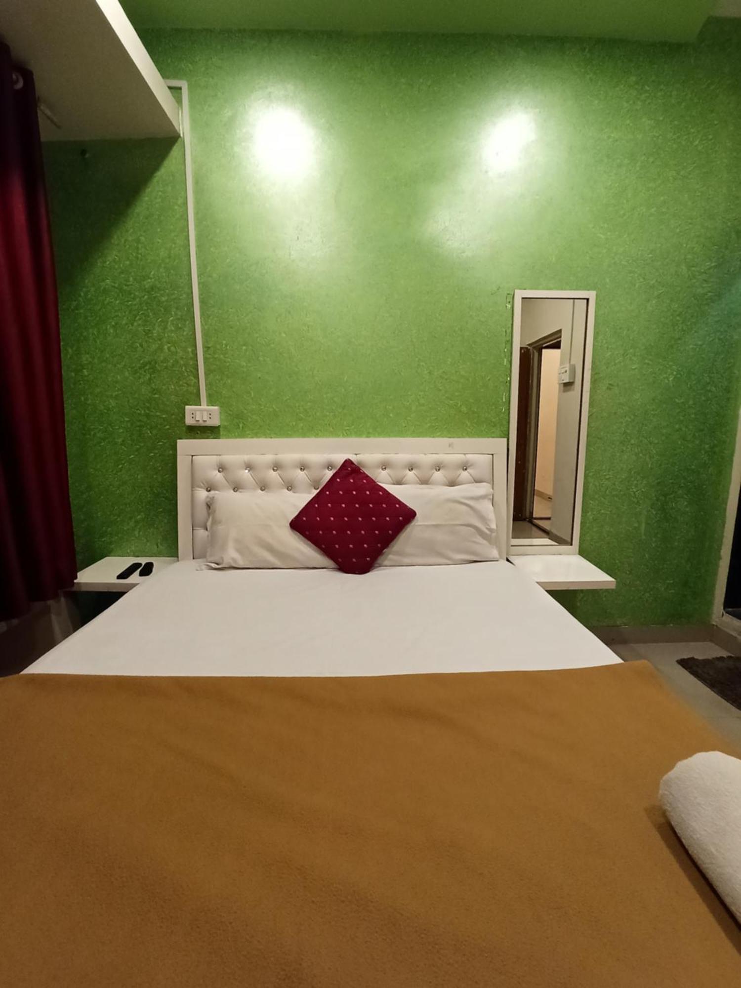 Malwade Motel Пуна Экстерьер фото